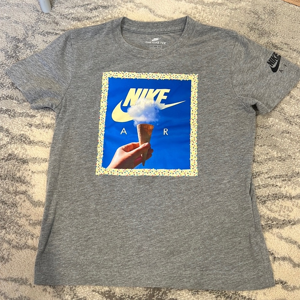 Boys Nike Air Grey Tee size 7